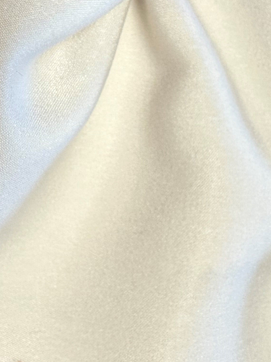 Elfenbeinfarbener Polyester-Satin – Japan