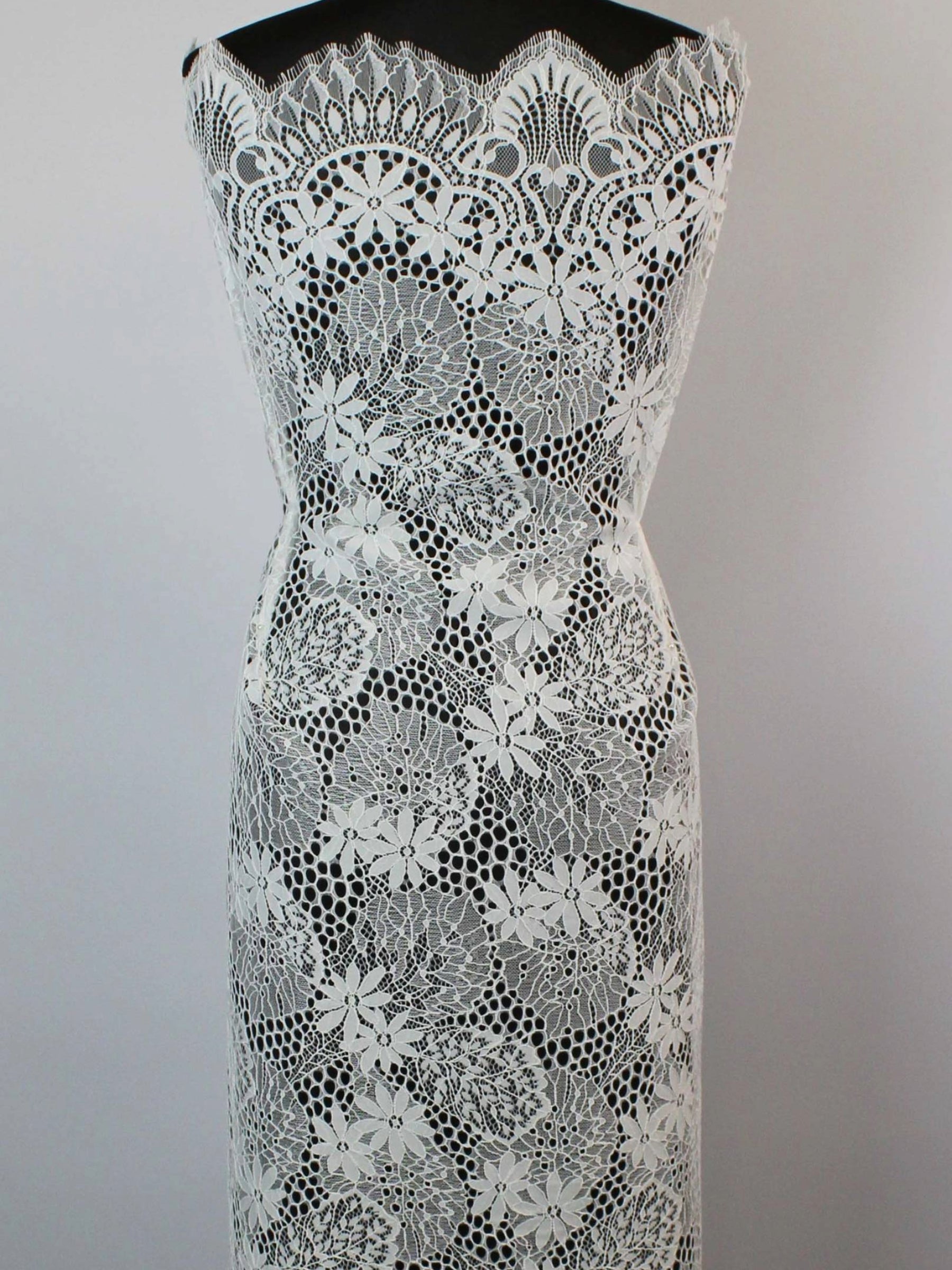 Ivory Lace - LA1013