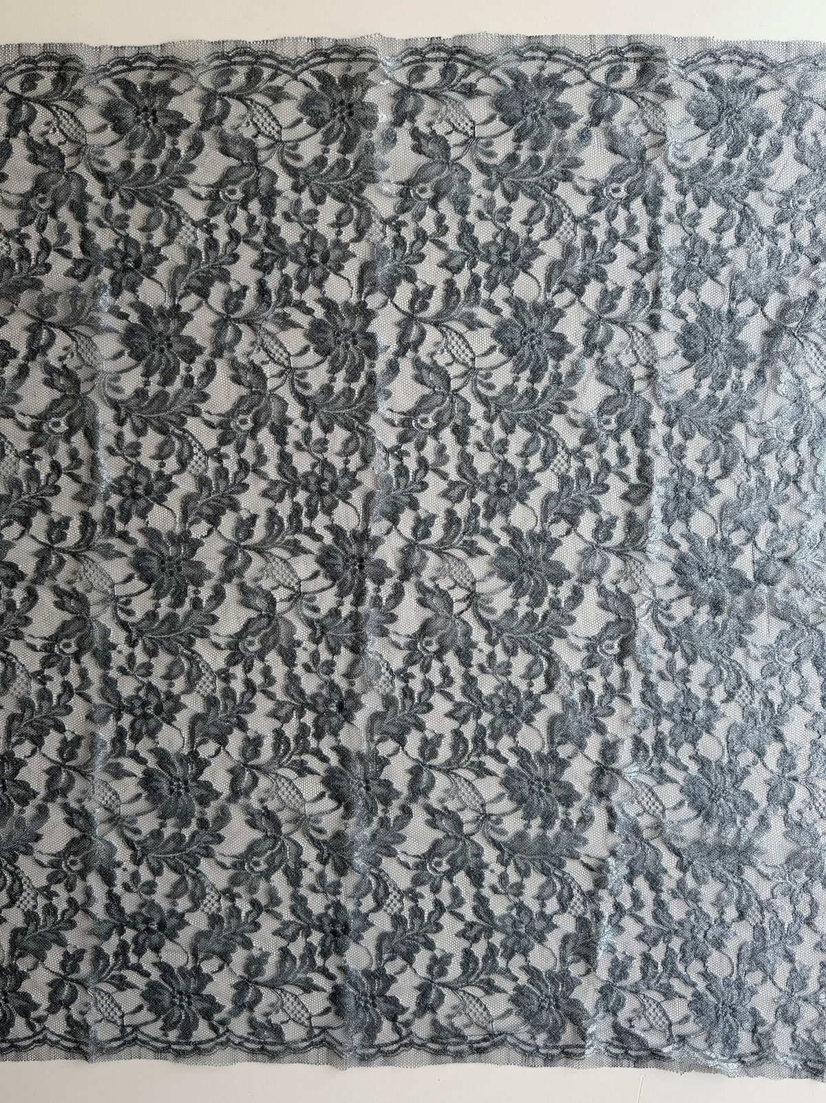 Marineblau mit silberner französischer Spitze – LA2002