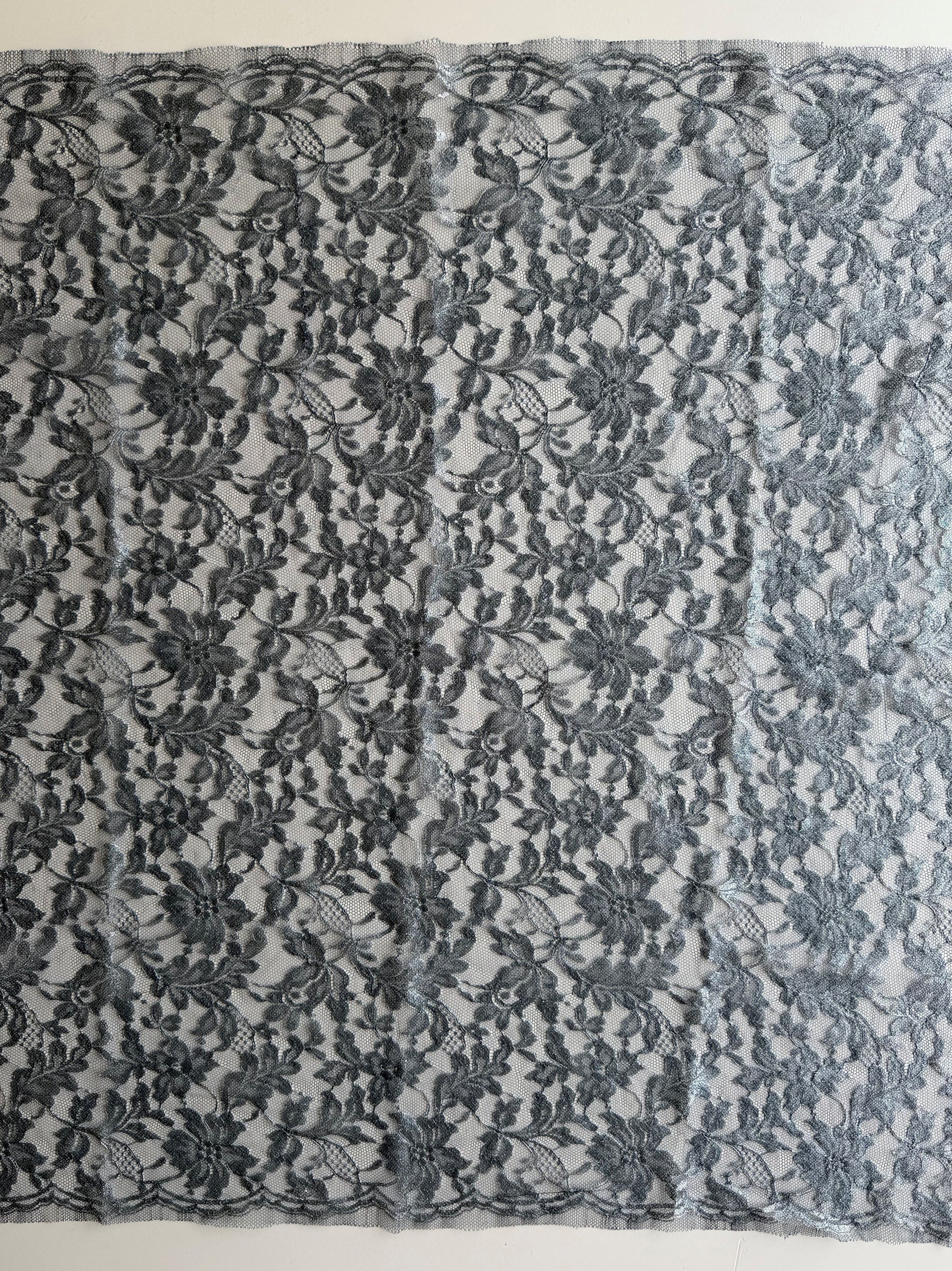 Marineblau mit silberner französischer Spitze – LA2002