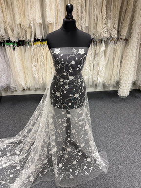 Elfenbeinfarbene französische Stickspitze - Layne