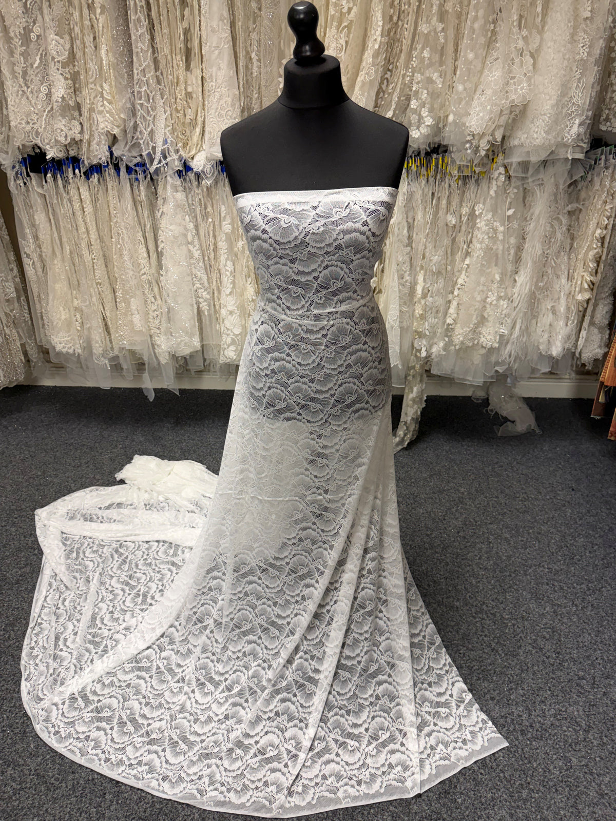 Hell elfenbeinfarbene Stretch-Spitze - LB7008