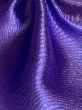 Lavendelfarbener Polyestersatin – Ascot