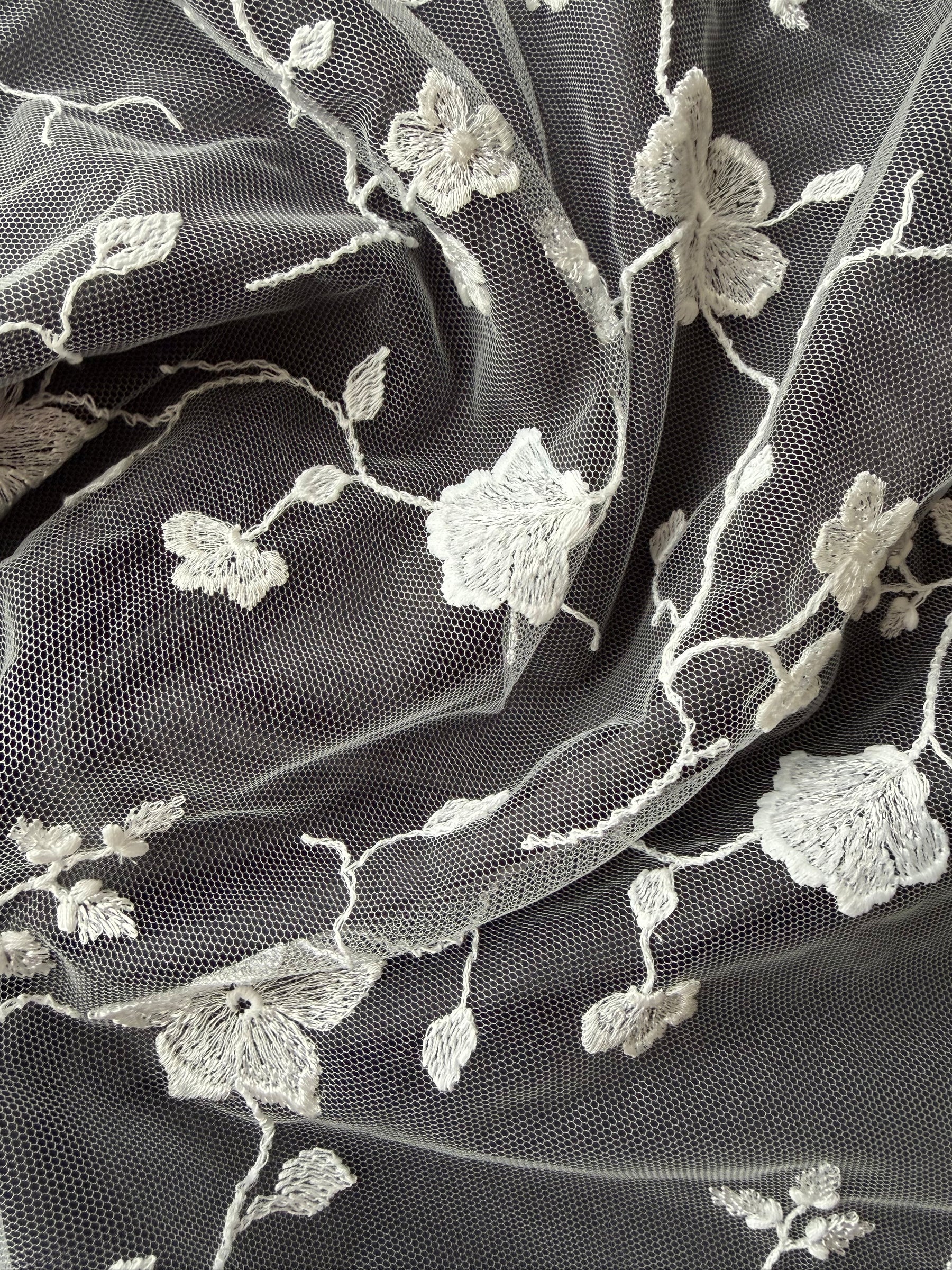 Elfenbeinfarbene französische Stickspitze - Layne