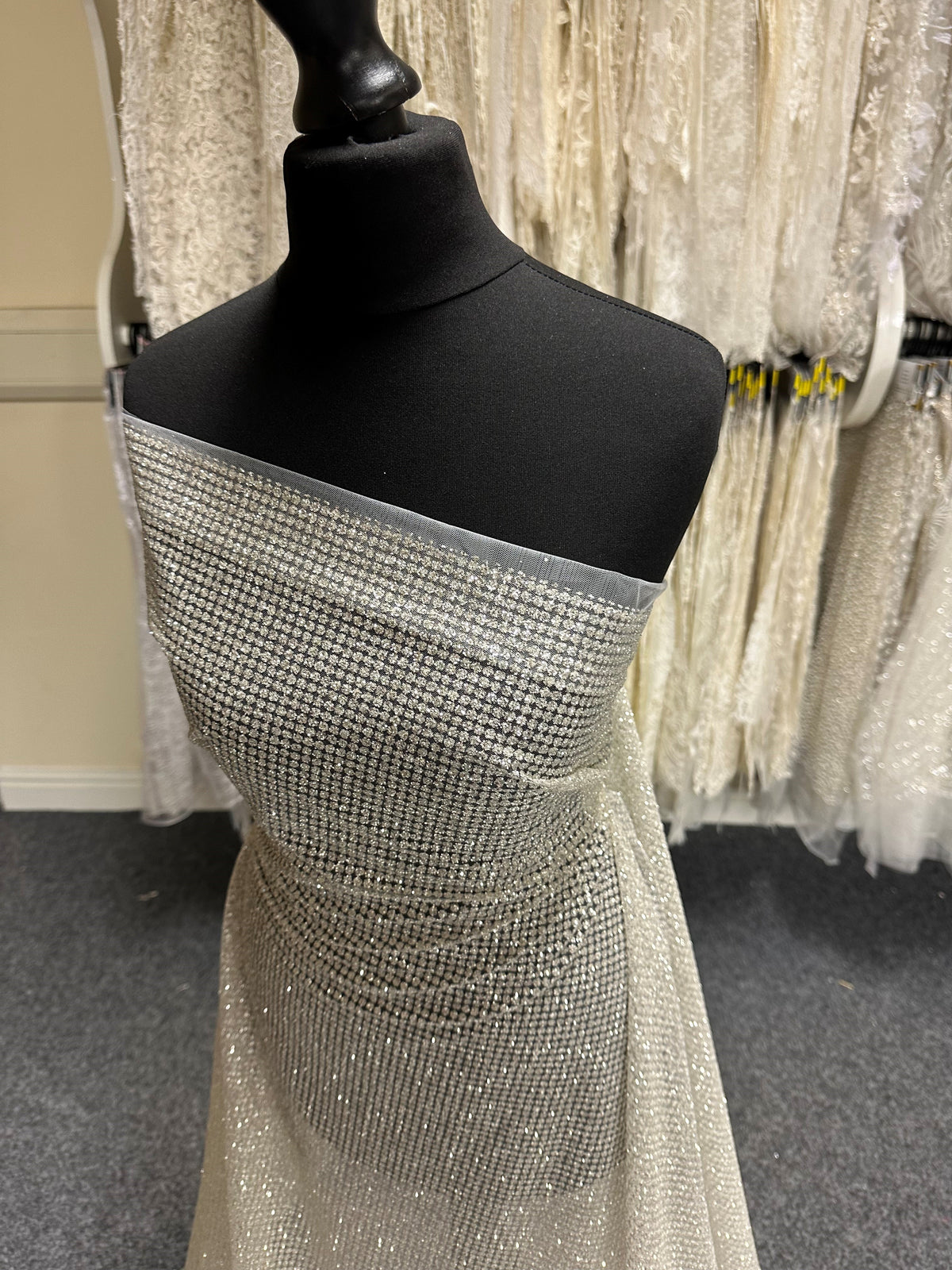 Elfenbeinfarbener Glitzertüll – Leigh