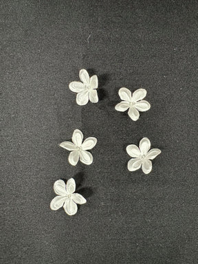 Elfenbeinfarbene Satinblumen - M13 (Beutel mit 144 Stück)