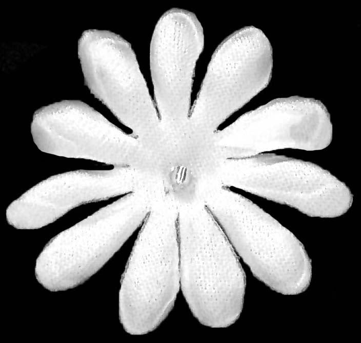 Blass-elfenbeinfarbene, lasergeschnittene Blumen - M15 (Beutel mit 144 Stück)