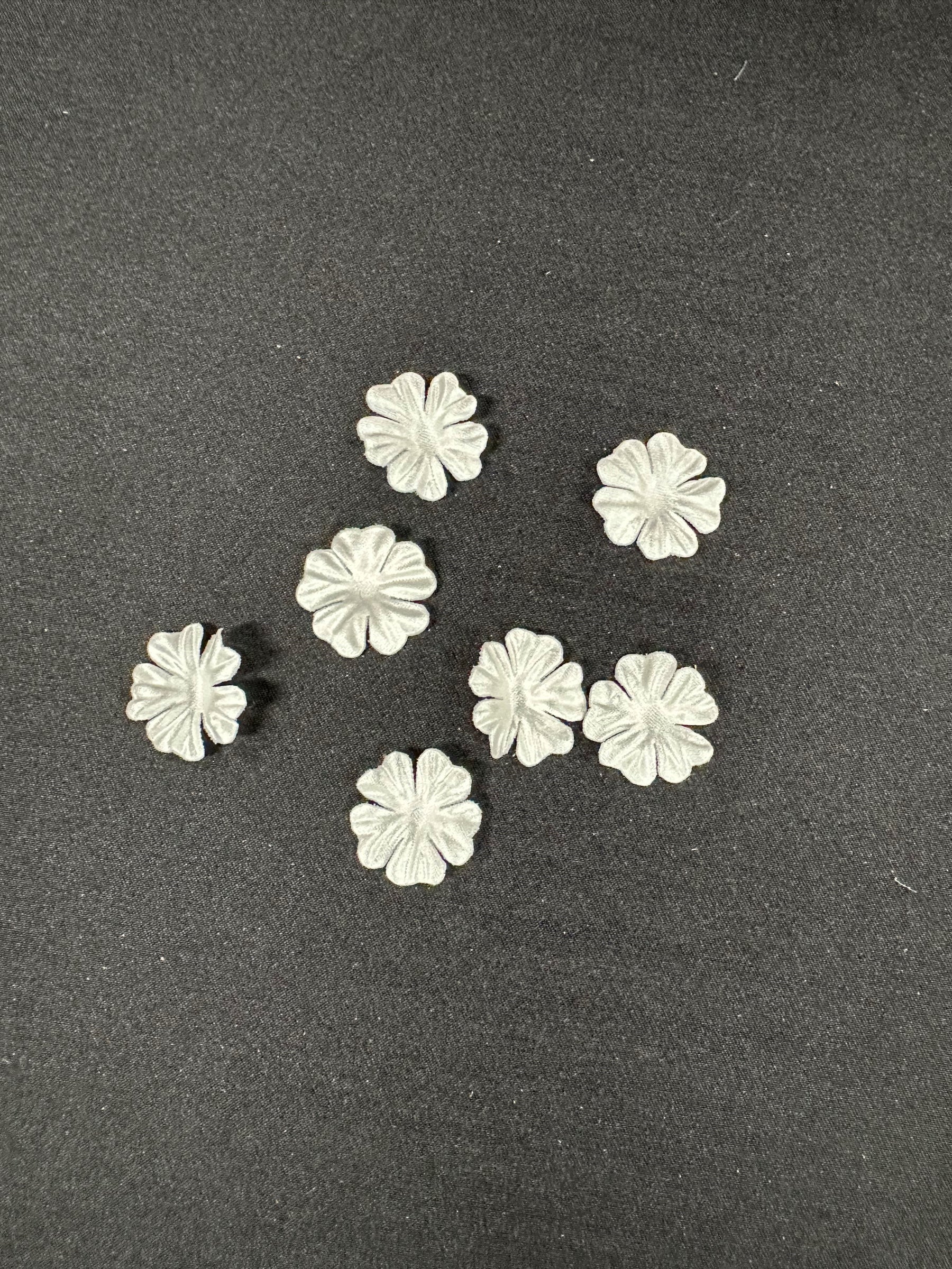 Pale Ivory Laser Cut Flower - MM0027 (pack of 144)