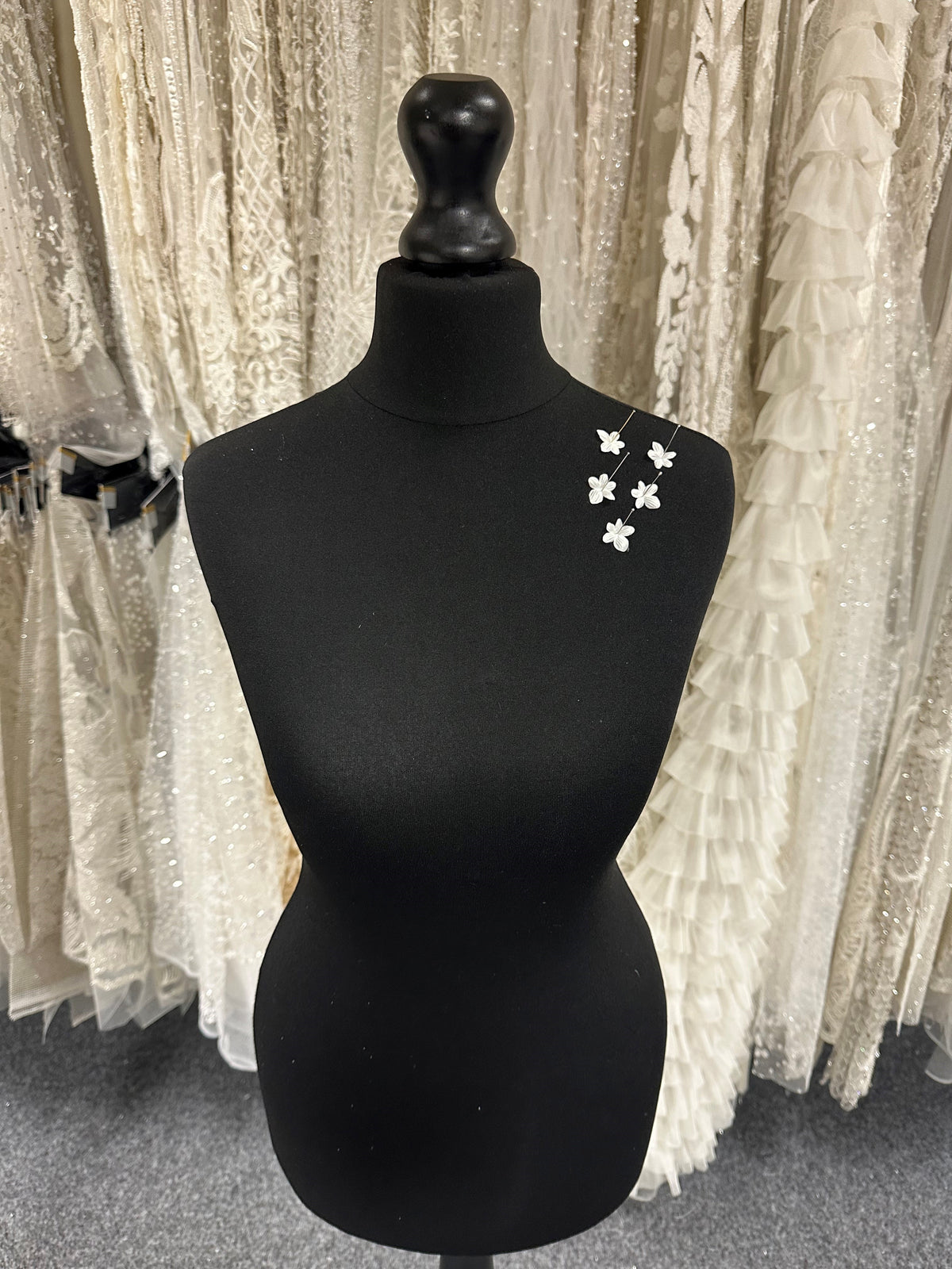 Winter White Laser Cut Flower - MM0028 (pack of 144)