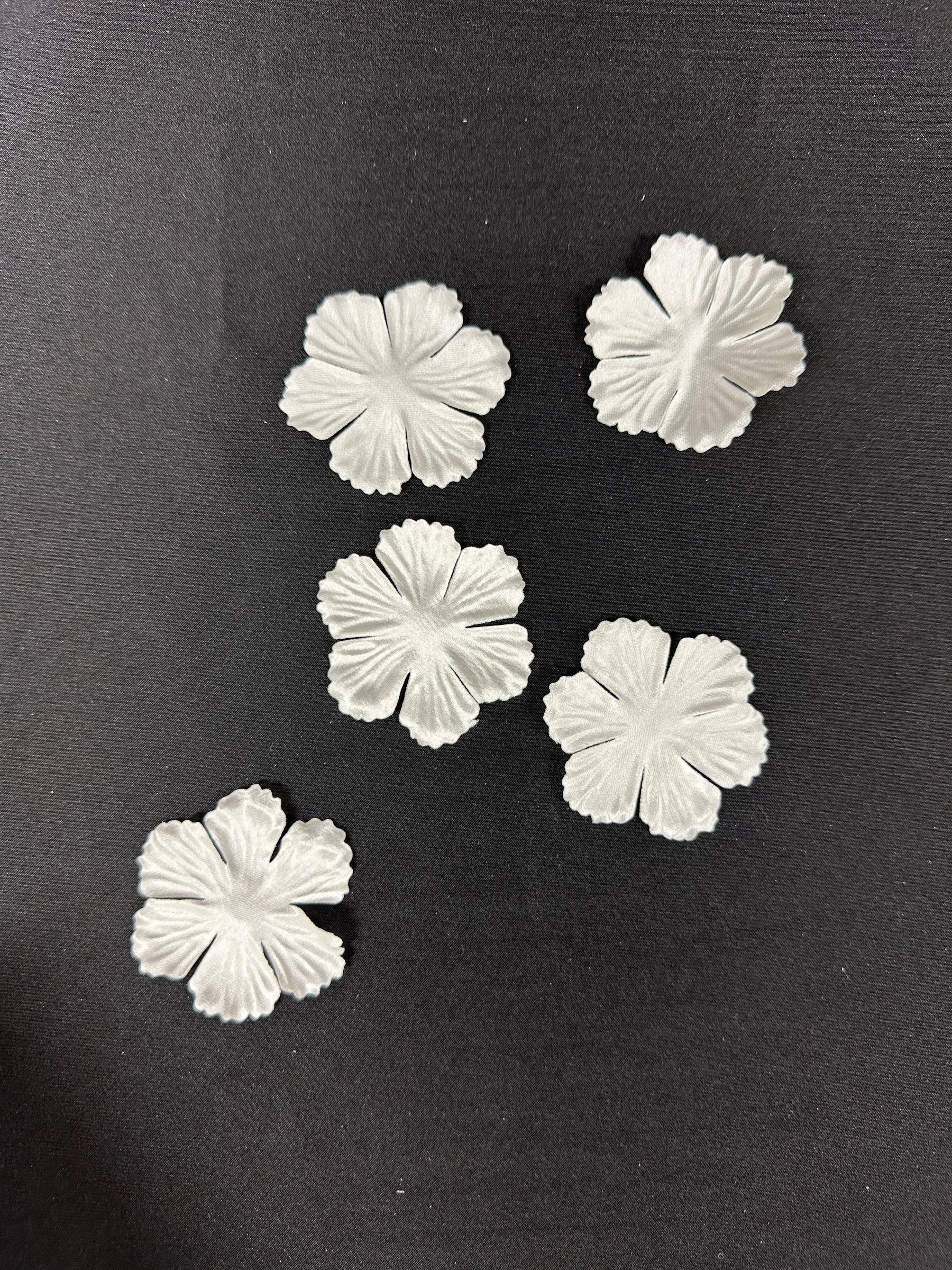 Elfenbeinfarbene Eco-Satinblumen - MM0039 (Beutel mit 144 Stück)