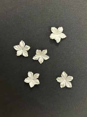 Blass-elfenbeinfarbene, lasergeschnittene Blume - MM0008 (Packung mit 144 Stück)