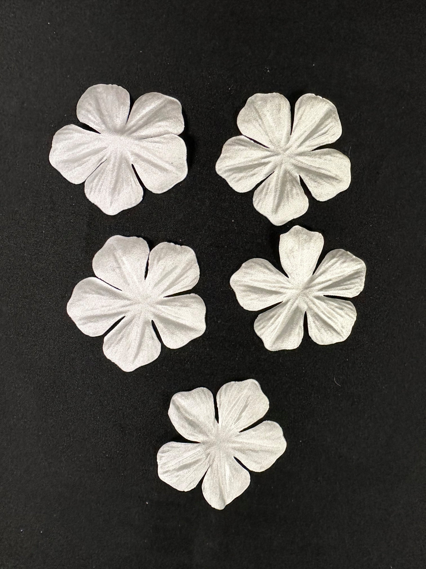 Pale Ivory Laser Cut Flower - MM0029 (Pack of 144)