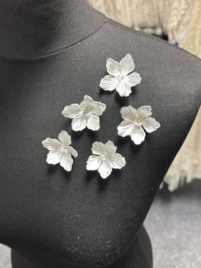 Blass-elfenbeinfarbene 5-blättrige Blüten - MM0030 (Beutel mit 144 Stück)