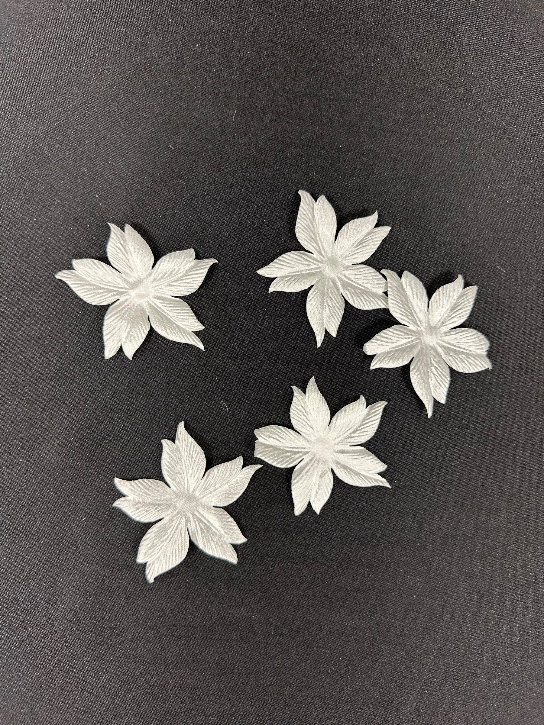 Blass-Elfenbeinfarbene Öko-Blüten mit 6 Blütenblättern - MM0034 (Beutel mit 144 Stück)