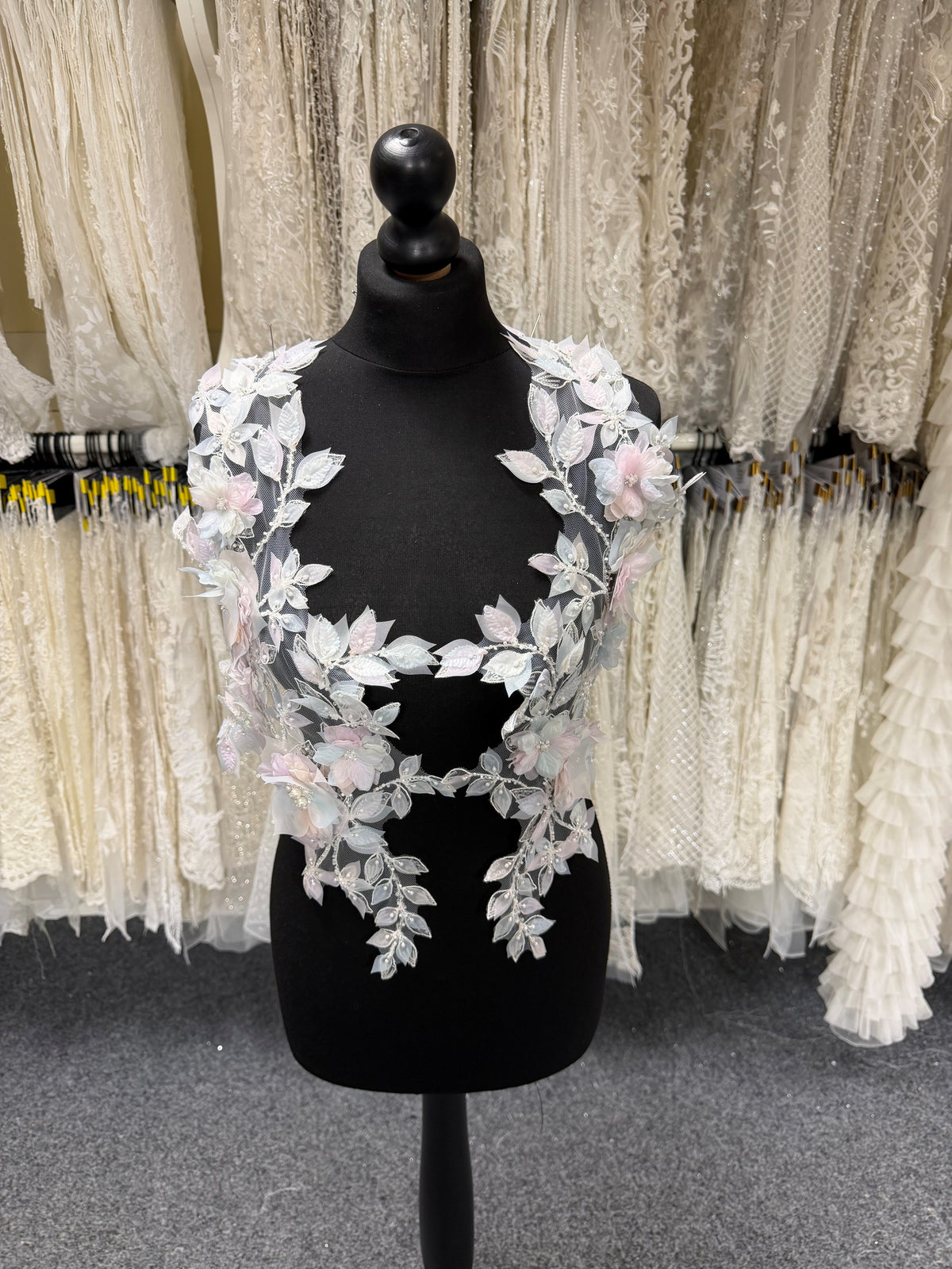 Mehrfarbige Spitzenapplikationen - MT4015