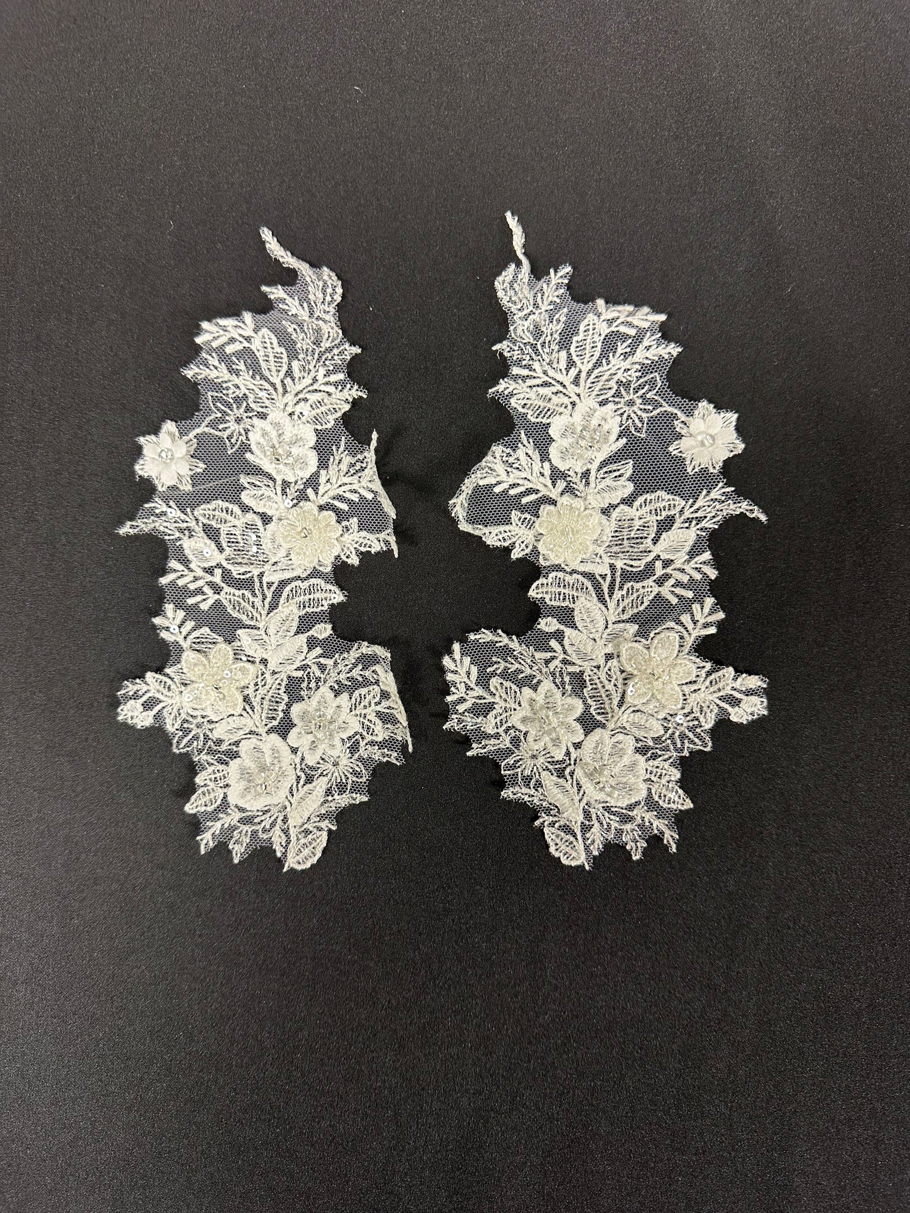 Elfenbeinfarbene Perlenspitzenapplikationen - MT4014