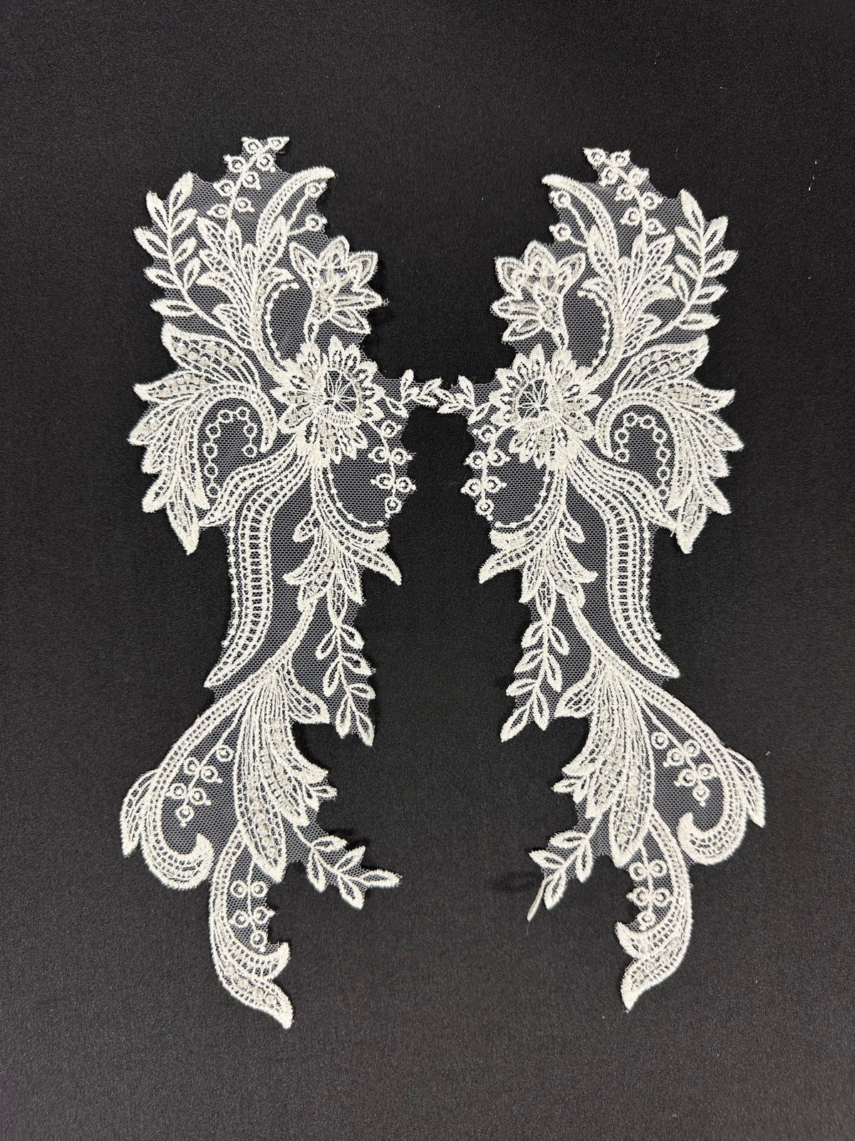 Ivory Embroidered Lace Appliques - MT4018