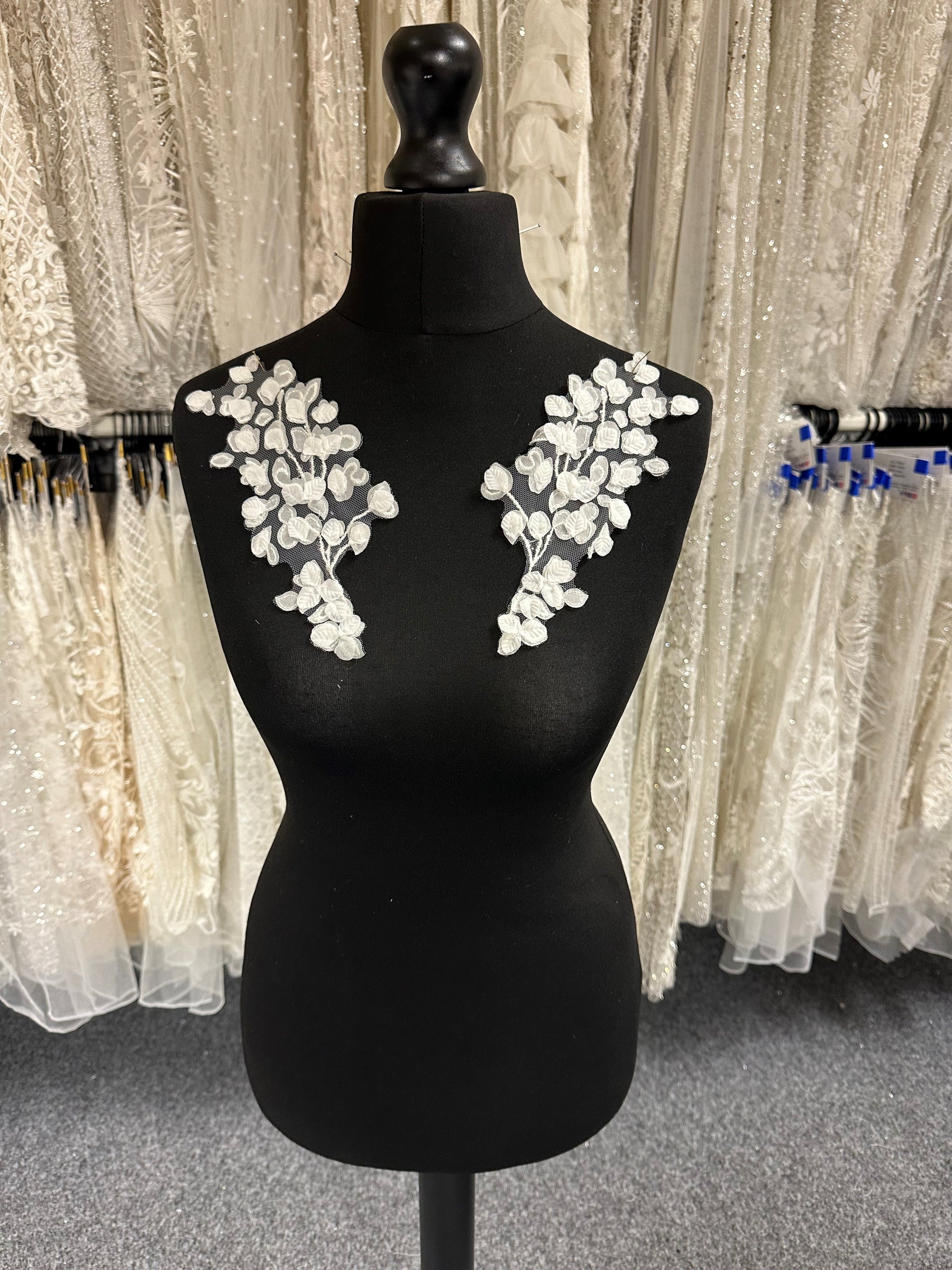Ivory Embroidered Lace Appliques - MT6004