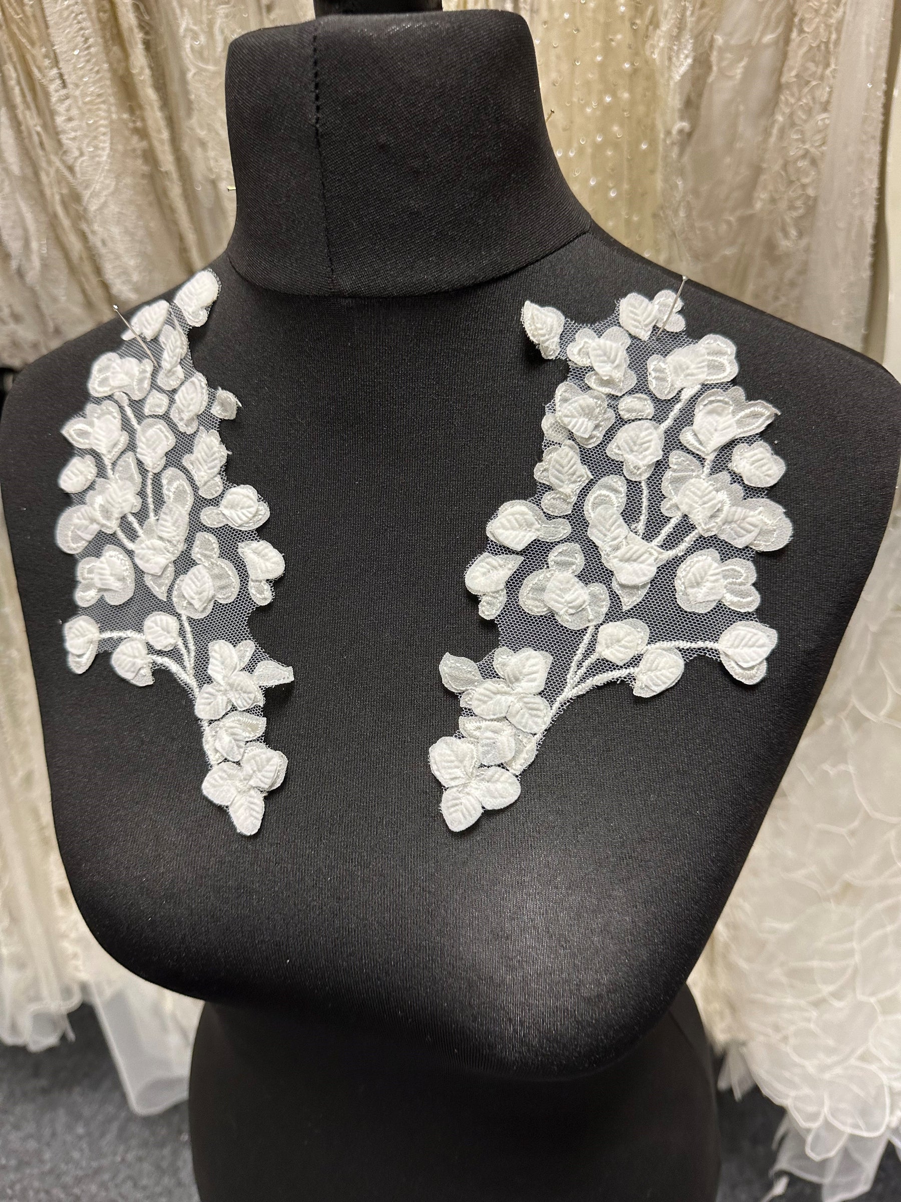 Ivory Embroidered Lace Appliques - MT8007