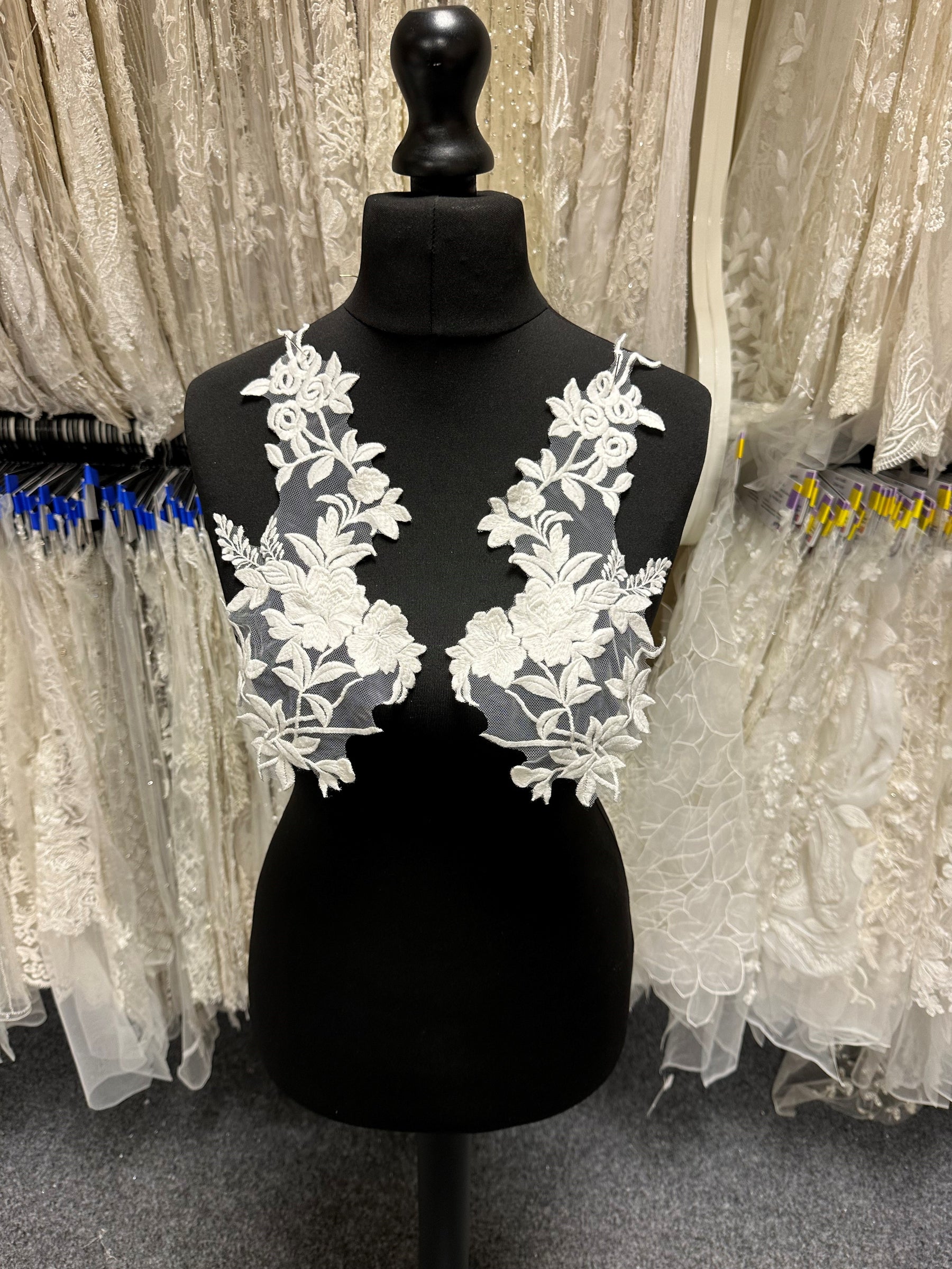 Ivory Embroidered Lace Appliques - MT8011