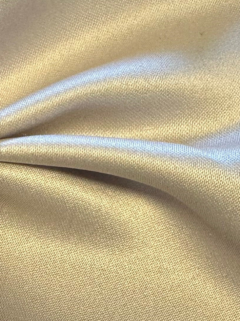 Austernfarbener Polyester-Satin – Majestätisch