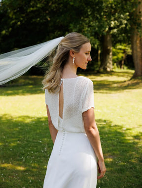 Elfenbeinfarbener Georgette mit Perlen – Mallory