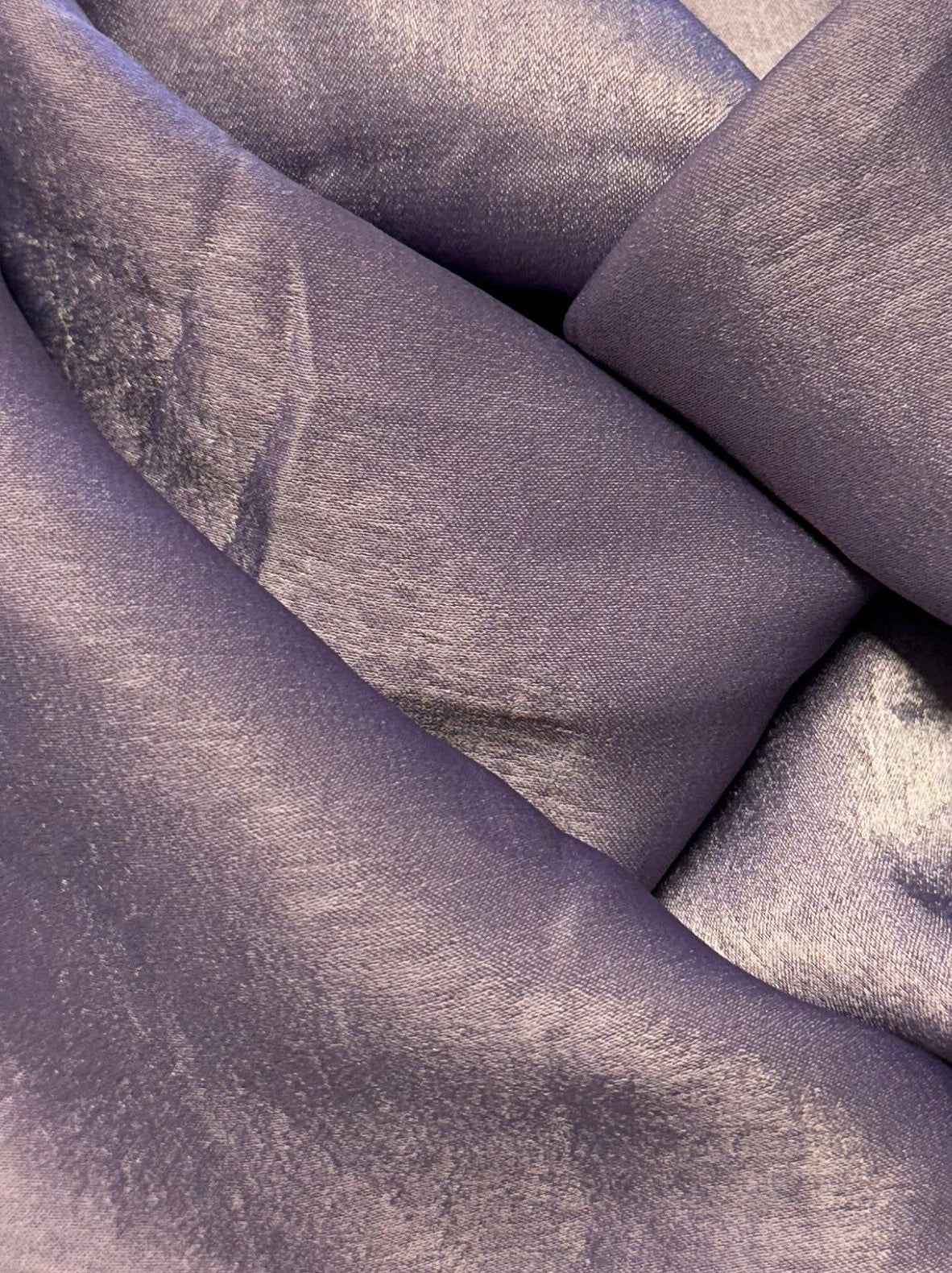 Mauvefarbener Polyestersatin - Zweck