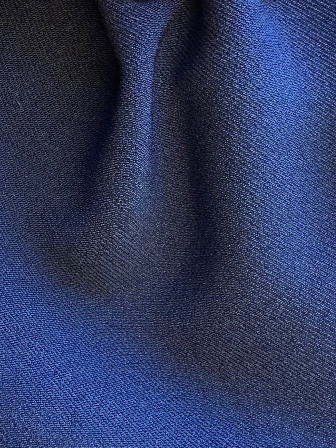 Marineblauer schwerer Stretch-Satin – Diorama