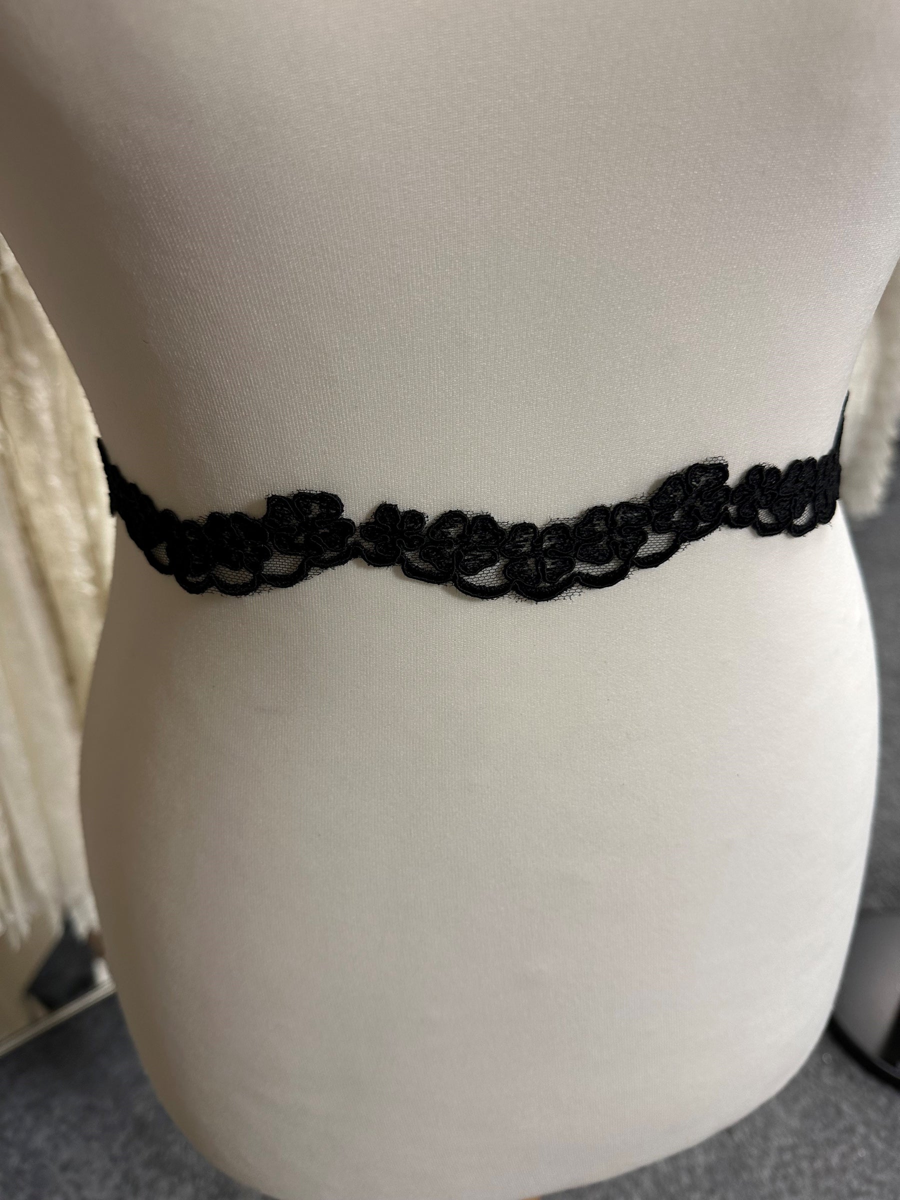 Schwarze Kordelspitze - Nightfall