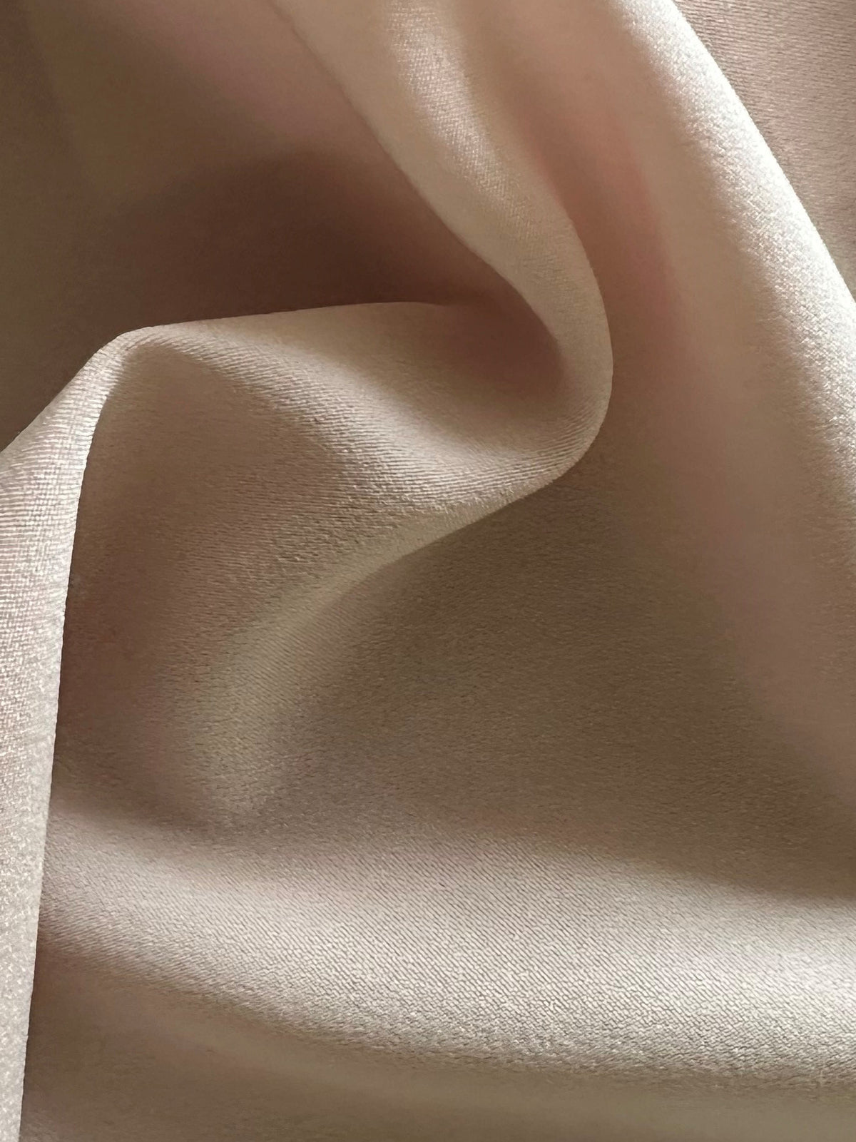 Hautfarbener Polyestersatin – Japan