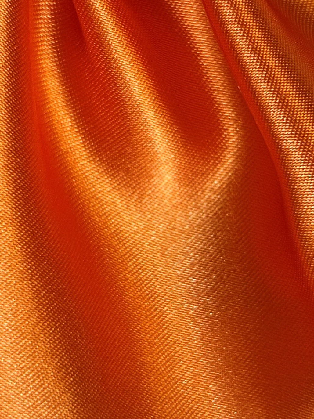 Orangefarbener Polyestersatin – Ascot