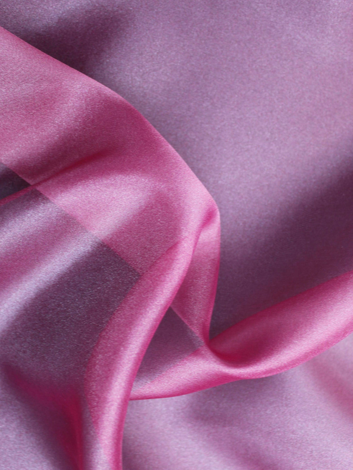 Dunkelroter Poly-Organza - P150