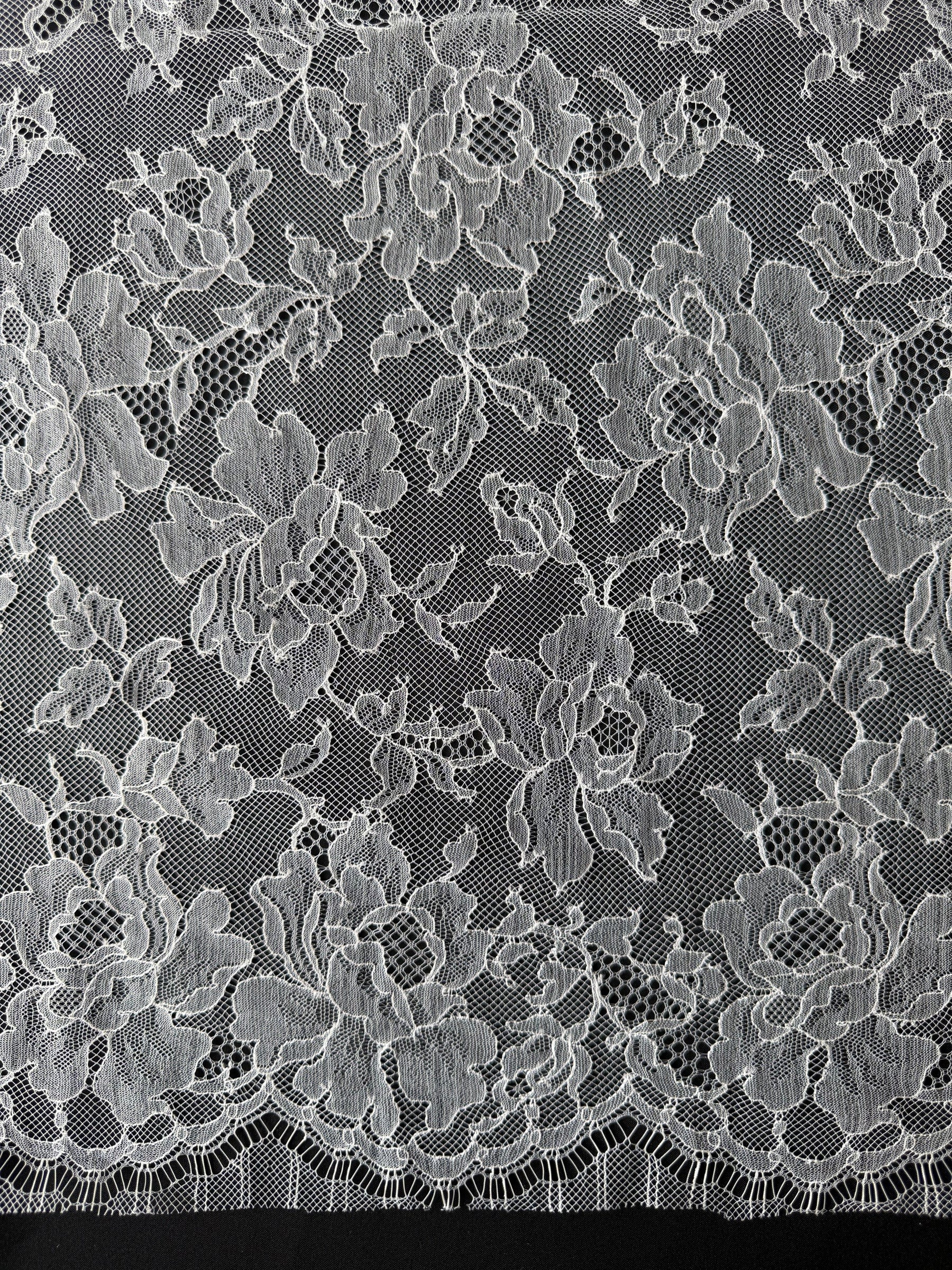 Elfenbein Chantilly-Spitze - P177