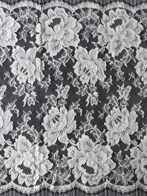 Elfenbeinfarbene Chantilly-Spitze - P180