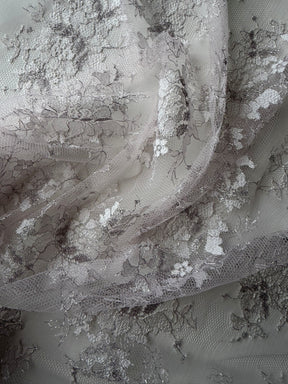 Altrosa & silberne Chantilly-Spitze - P186