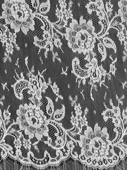 Elfenbeinfarbene Chantilly-Spitze - P205 