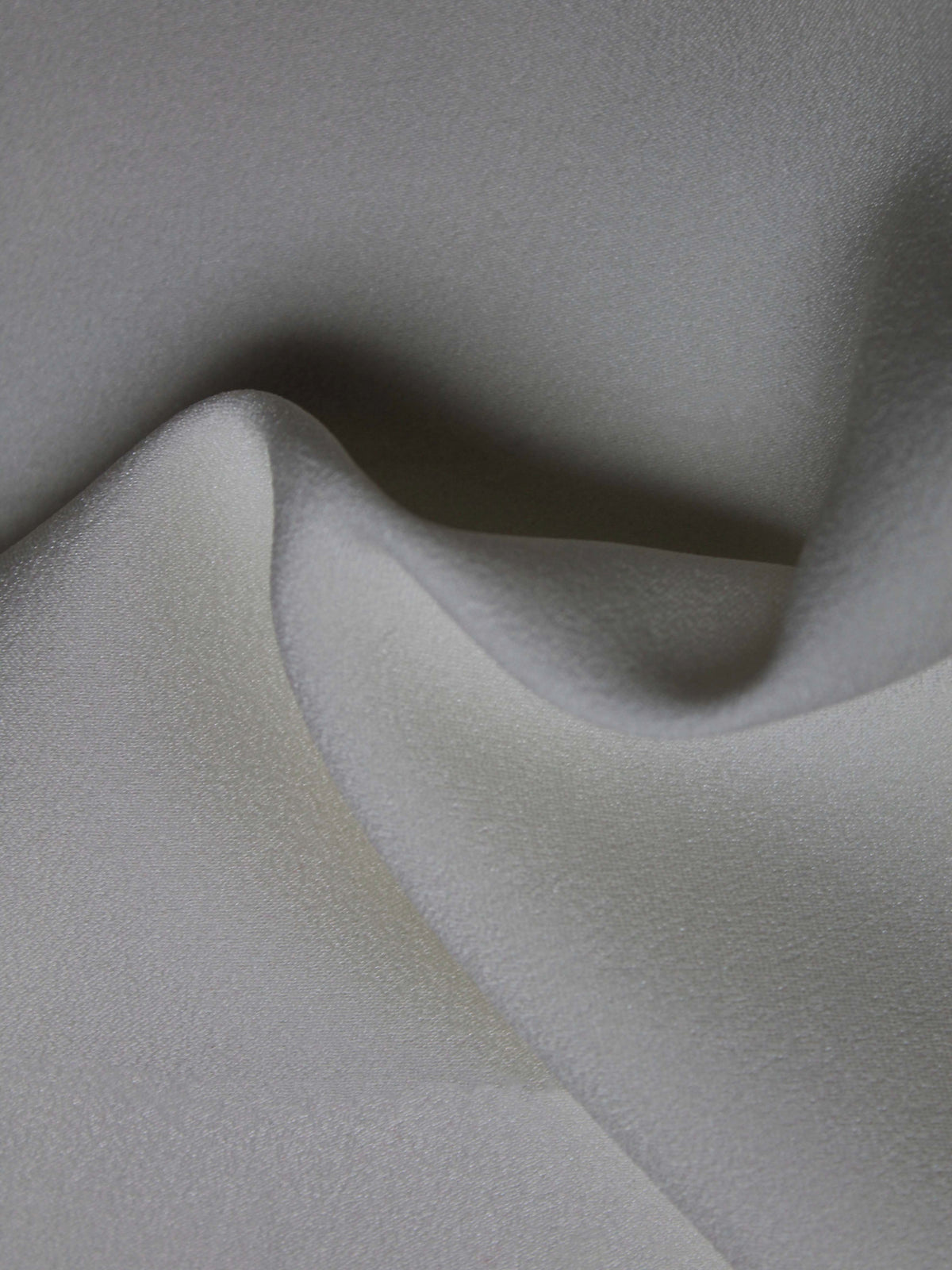 Elfenbeinfarbener Satin-Crêpe - P31W