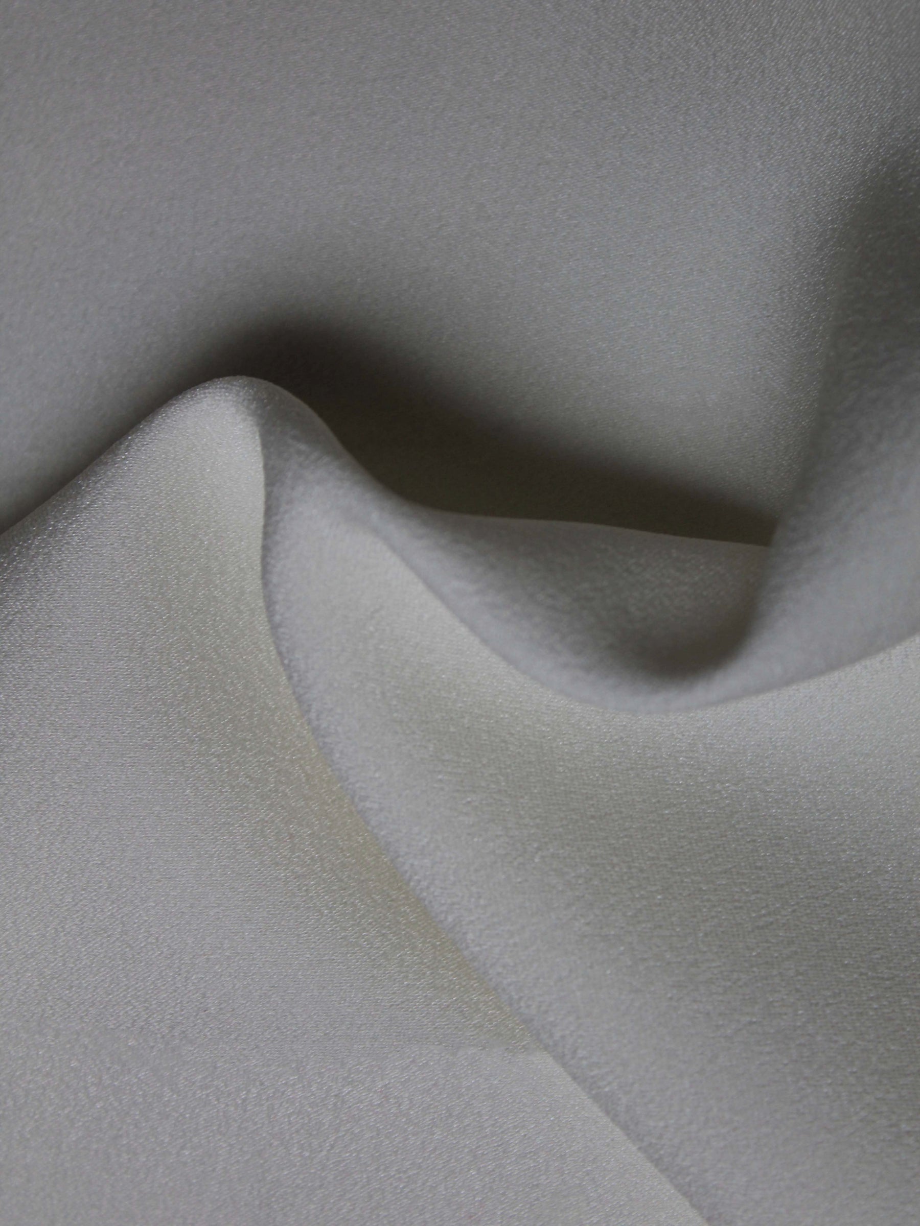 Elfenbeinfarbener Satin-Crêpe - P31W