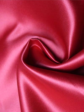 Roter Polyester-Duchesse-Satin – Szenerie (P40)