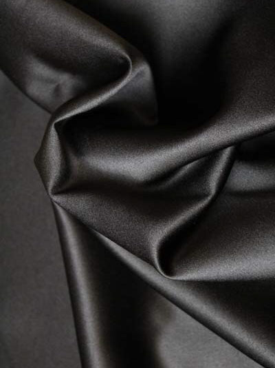 Schwarzer Polyester-Duchess-Satin - P42