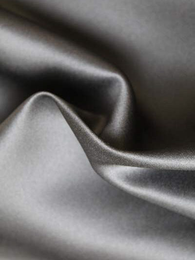 Anthrazitfarbener Polyester-Duchess-Satin - P42