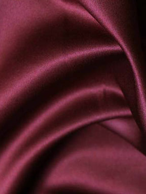 Dunkelroter Polyester-Duchess-Satin - P42