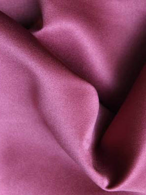Dunkelrosa Polyester-Satin (Duchesse) - P42
