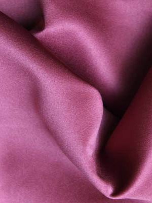 Dunkelrosa Polyester-Satin (Duchesse) - P42