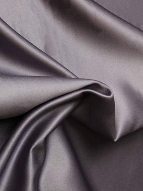Traubenfarbener Polyester-Duchess-Satin - P42