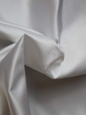 Weißer Polyester-Duchess-Satin - P42