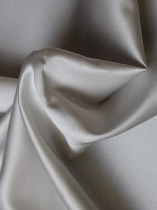 Winterweißer Polyester-Satin (Duchess Satin) - P42