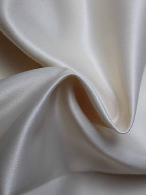 Champagnerfarbener, leichter Duchess-Satin aus Polyester - P44