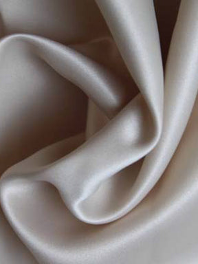 Kaffeefarbener Polyester, leichter Duchess-Satin - P44