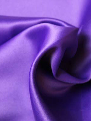 Hellvioletter, leichter Duchess-Satin aus Polyester - P44